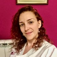 Fisioterapeuta María Moreno mujer con cabello crespo